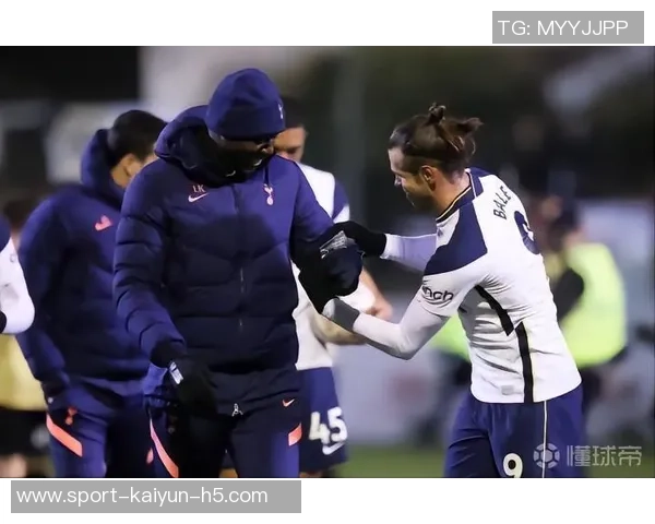 热刺青训球员与格雷贝里瓦尔等明星共同训练展现新气象